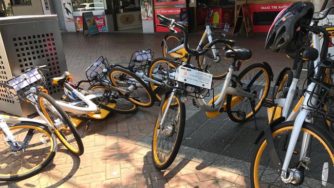 Dockless bikes dumped on the pavement at Coogee.