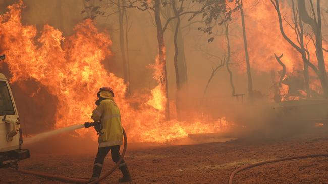 Firefighters are continuing to battle the bushfire in the Perth Hills. Picture: Supplied by DFES via incident photographer Evan Collis