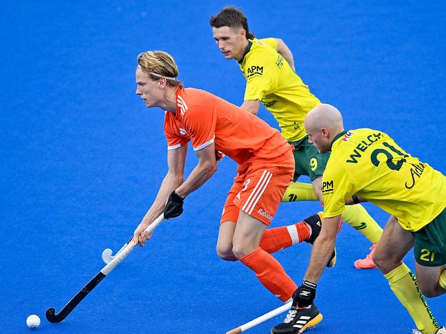 Netherlands' Joep de Mol gets away from two Aussie opponents. Photo: AFP.