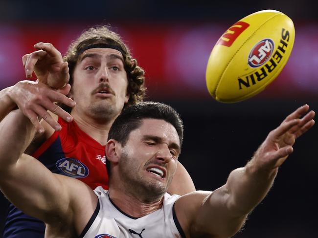 MELBOURNE, AUSTRALIA - AUGUST 13: Marc Pittonet of the Blue competes with Luke Jackson of the Demons during the round 22 AFL match between the Melbourne Demons and the Carlton Blues at Melbourne Cricket Ground on August 13, 2022 in Melbourne, Australia. (Photo by Darrian Traynor/Getty Images)