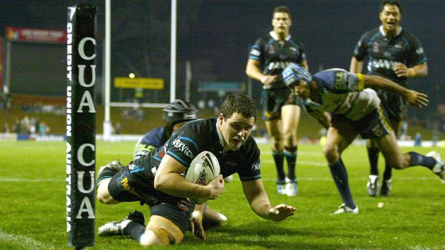 Gordon scores a try for Penrith in his 2006 rookie season. 