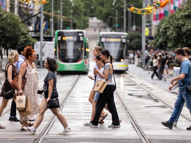 MELBOURNE, AUSTRALIA - NCA NewsWire Photos - 13 DECEMBER, 2023: People carry shopping bags while walking along Bourke Street Mall in Melbourne. Picture: NCA NewsWire / Diego Fedele