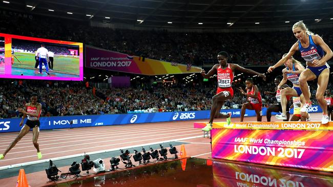 Beatrice Chepkoech of Kenya (L) misses the water jump in the Women's 3000 metres Steeplechase final.