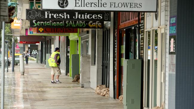 Heavy rain continues to batter the NSW mid north coast causing major flooding. Shops sandbagged in the Kempsey CBD. Nathan Edwards