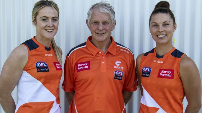 Taylah Davies and Evonne Bonner with GWS coach Alan McConnell.