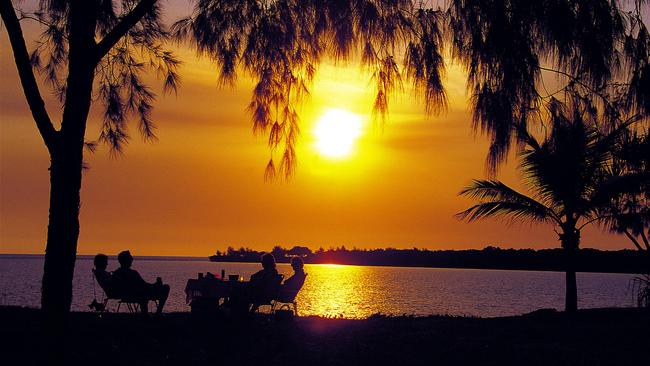 Darwin council has unanimously rejected calls from NT Police to reduce drinking hours at East Point, suggesting it would not reduce or change anti-social behaviour