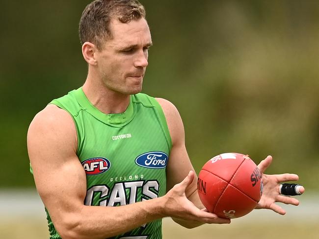 GOLD COAST, AUSTRALIA - OCTOBER 05: Joel Selwood of the Cats marks the ball during a Geelong Cats AFL training session at Southport Sharks Oval on October 05, 2020 in Gold Coast, Australia. (Photo by Quinn Rooney/Getty Images)