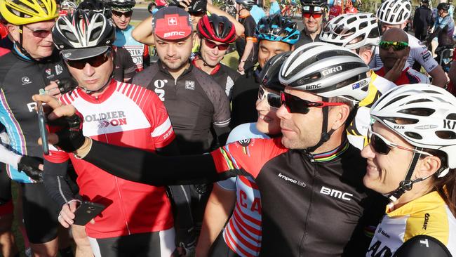 Cadel Evans meets with riders in 2017. Picture: David Crosling