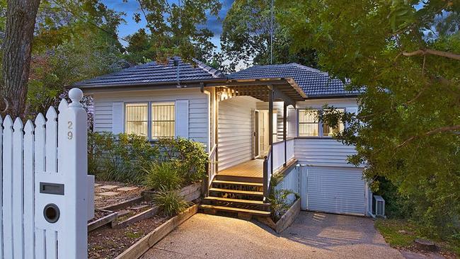 29 Equinox St, Taringa goes to auction at 10am