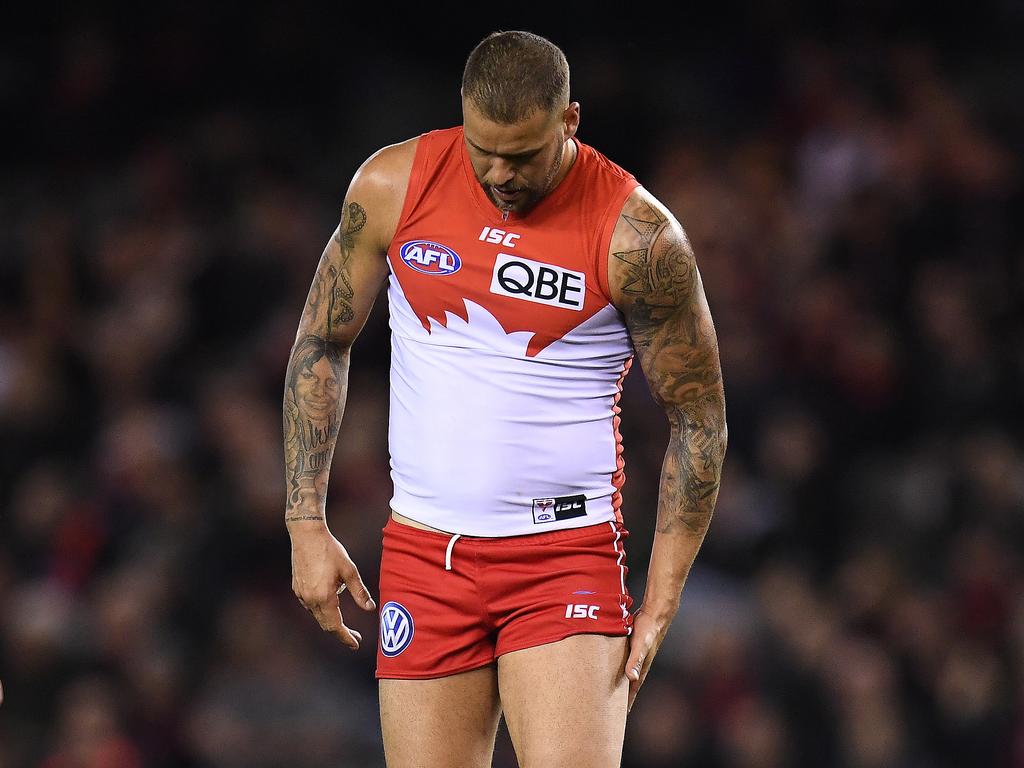 Lance Franklin of the Swans (centre) is seen holding his upper leg during the Round 19 AFL match between the Essendon Bombers and the Sydney Swans at Etihad Stadium in Melbourne, Friday, July 27, 2018. (AAP Image/Julian Smith) NO ARCHIVING, EDITORIAL USE ONLY