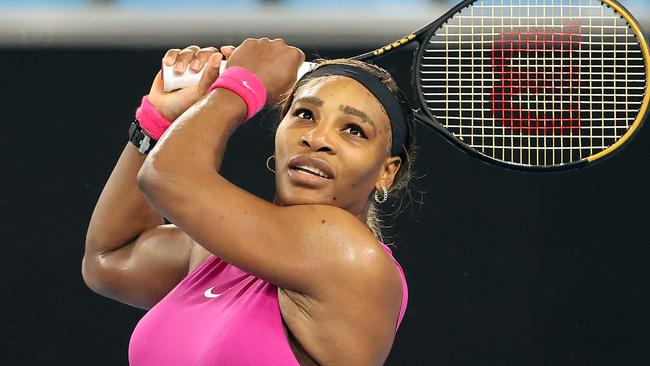 Serena Williams of the US hits a return against Danielle Collins of the US during their Yara Valley Classic Women's singles tennis match in Melbourne on February 5, 2021. (Photo by David Gray / AFP) / -- IMAGE RESTRICTED TO EDITORIAL USE - STRICTLY NO COMMERCIAL USE --