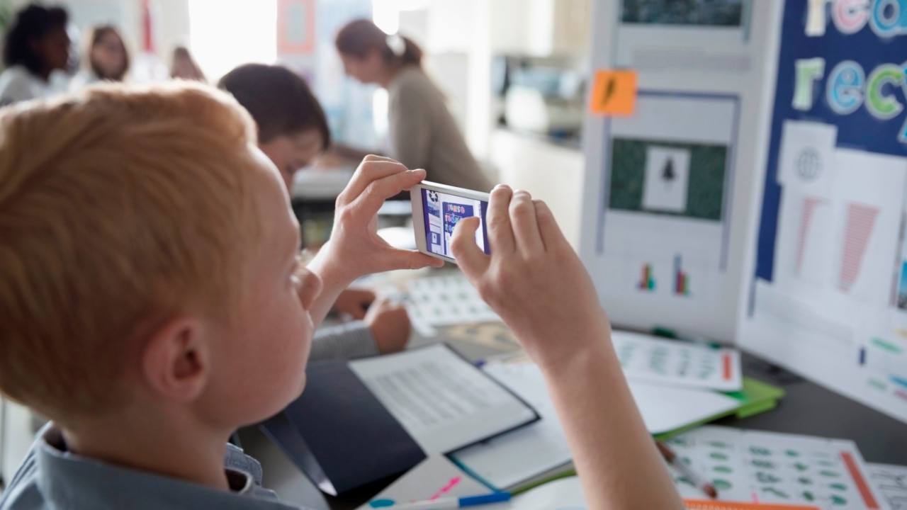 Phone ban could be introduced in all Australian schools