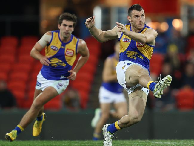 AFL Round 14. Richmond vs West Coast at Metricon Stadium, Gold Coast ..27/08/2020...   Luke Shuey of the Eagles kicks inside 50 . Pic: Michael Klein