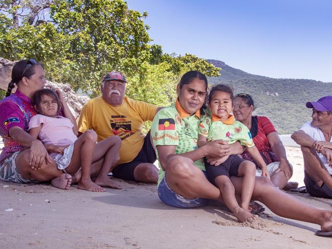 Ex Cairns to the C MAIL  - 13.10.2023 -   - PICS BRIAN CASSEY - The Voice Referendum - Yarrabah The Neal family from yarrabah - 9l to r) kelly Neal, Percy Neal, Lomoya Neal (7), Khunburra Neal with 2 year old Kytraya Neal, Pauline Neal and Andrew Gilmartin - yarn on the beach at Yarrabah ... all are voting 'Yes''..  PIc by Brian  Cassey