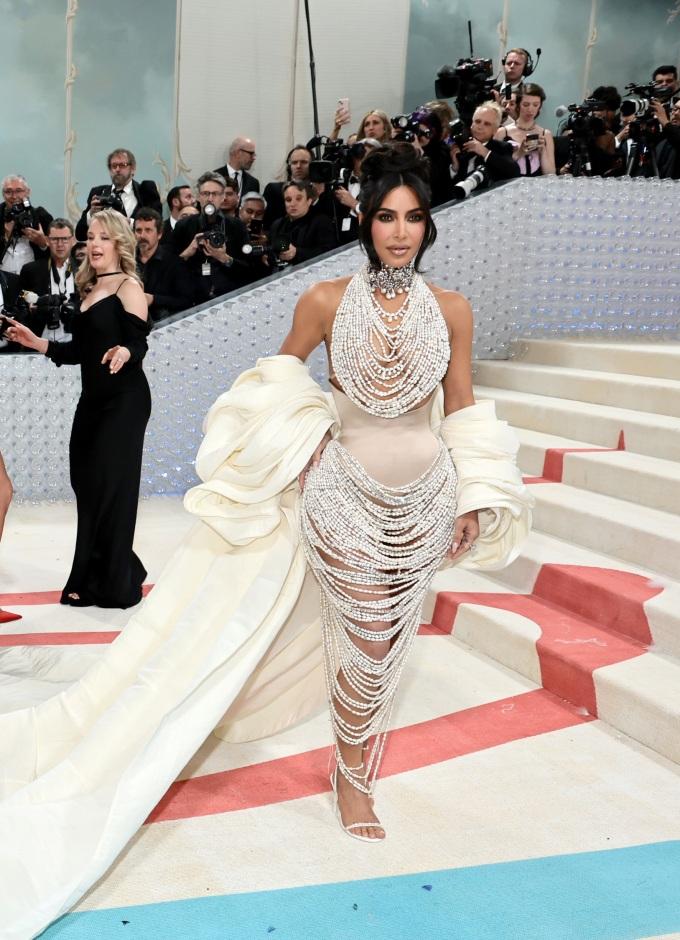 New York, USA. 01st May, 2023. Eileen Gu on the red carpet during The 2023 Met  Gala honoring Karl Lagerfeld, A Line of Beauty, held at the Metropolitan  Museum of Art in