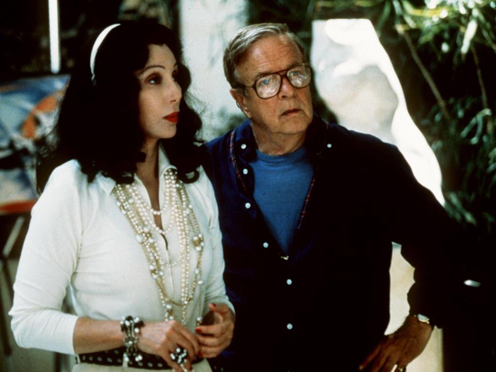 1999 : Actor &amp; singer Cher (L) with director Franco Zeffirelli during filming of 1999 film "Tea With Mussolini". Cher/Actor Cher/Singer