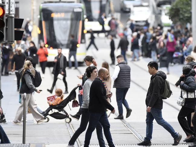 MELBOURNE, AUSTRALIA - NewsWire Photos DECEMBER 15, 2022: ABS generics - Crowds in the Bourke Street Mall in central Melbourne. Picture: NCA NewsWire / Andrew Henshaw