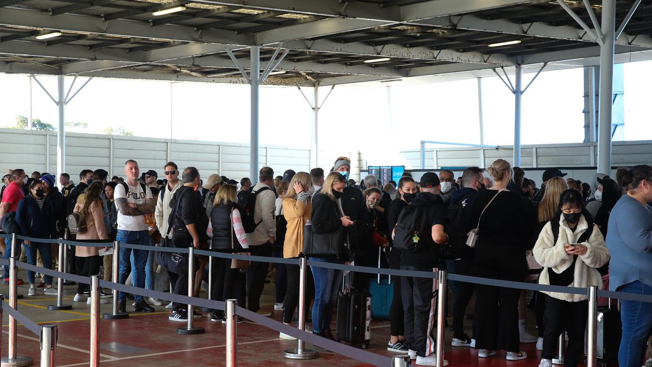 Chaos at Sydney Domestic Airport again today as travellers are seen lining up in long queues before even reaching the inside of the terminal to get through security. Picture: NCA Newswire / Gaye Gerard