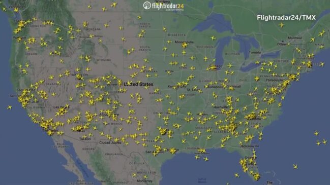 Flightradar shows US airline traffic during tech outage