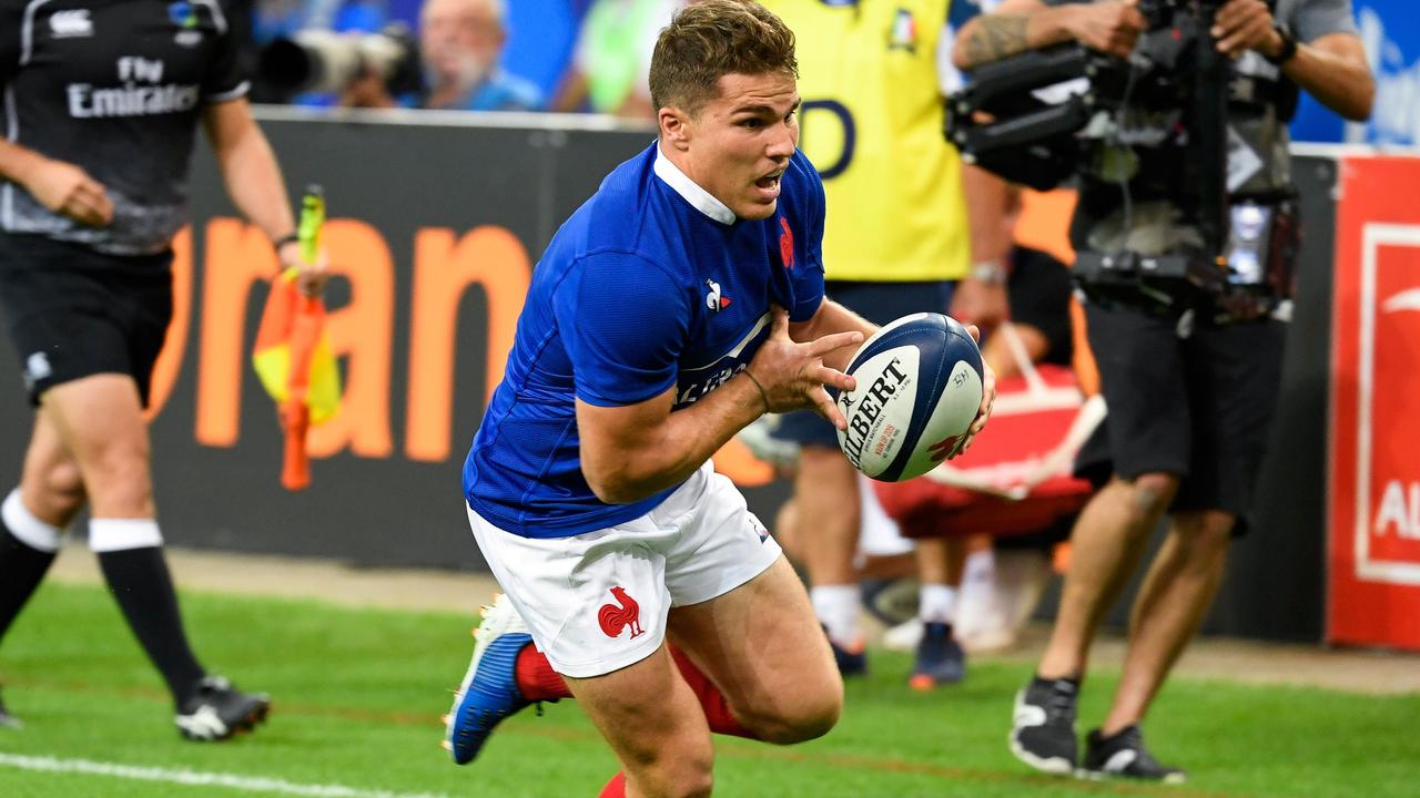 France's scrum-half Antoine Dupont is one of a handful of players, along with coach Fabien Galthie, that contracted COVID-19. Photo: Getty Images