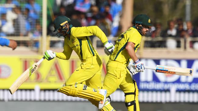 Australian cricketer Aaron Finch (R) and Usman Khawaja run during the third one-day international (ODI) cricket match between India and Australia at the Jharkhand State Cricket Association International Cricket Stadium, in Ranchi on March 8, 2019. (Photo by DIBYANGSHU SARKAR / AFP) / ----IMAGE RESTRICTED TO EDITORIAL USE - STRICTLY NO COMMERCIAL USE-----