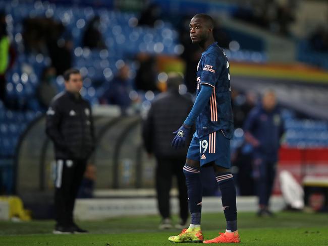 Arsenal midfielder Nicolas Pepe leaves the pitch.