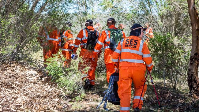 Dozens of SES members are involved in the search. Picture: Jake Nowakowski