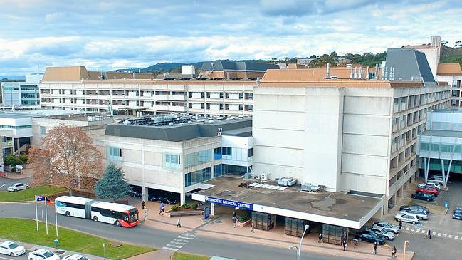 Flinders Medical Centre will cancel elective admissions from next Thursday if the Health Minister does not commit to opening 50 extra beds across the system.