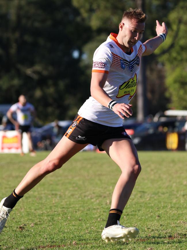 Mitchell Brasington slots one over for The Oaks. Picture: Warren Gannon Photography