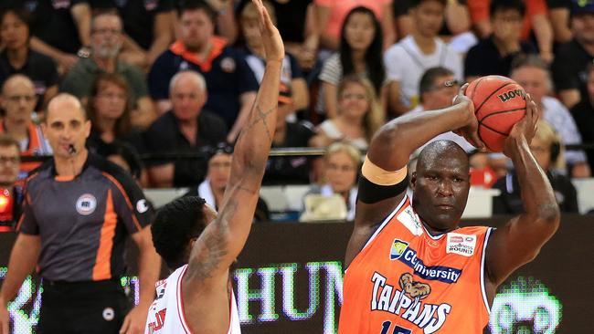 Taipans Nate Jawai passes to a team mate during the Cairns Taipans and Illawarra game at Cairns convention centre. PICTURE: JUSTIN BRIERTY.