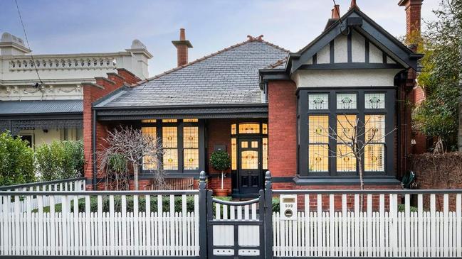 102 Kerferd Rd, Albert Park, in Melbourne was formerly owned by the AFL’s ex-CFO.