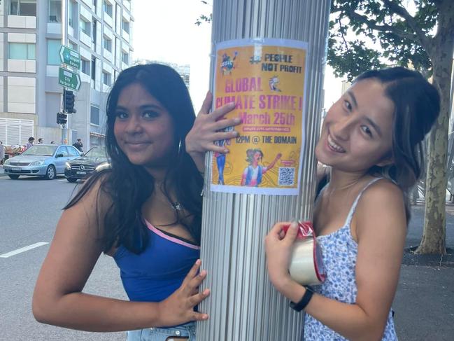 School Strike 4 Climate students preparing for the protest.https://www.facebook.com/StrikeClimate/photos/pcb.1182368579258852/1182367619258948/