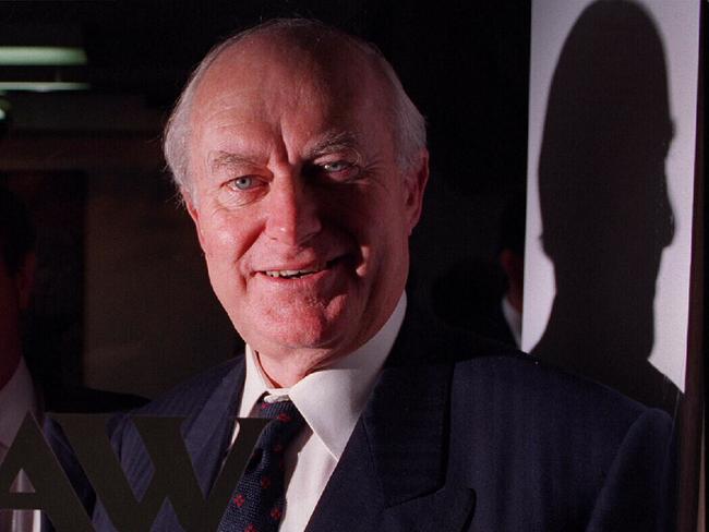Southern Cross Broadcasting managing director Tony Bell (l) with chairman Peter Nixon (r) 28 Oct 1995. p/