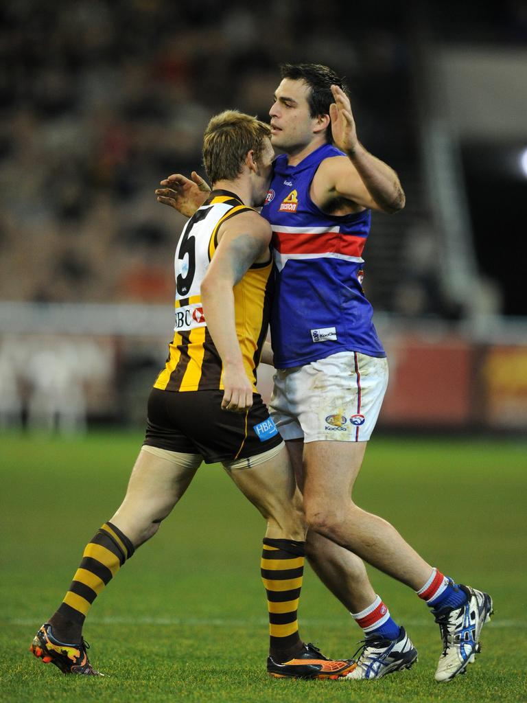 Lake gets close to Sam Mitchell.