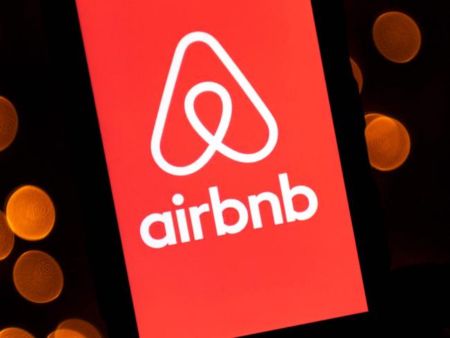 (FILES) This file illustration photo taken on November 22, 2019 shows the logo of the online lodging service Airbnb displayed on a smartphone in Paris. - Home-sharing startup Airbnb on August 19, 2020 said it has confidentially filed with US regulators for an initial public offering. The number of shares and price has yet to be determined, according to the San Francisco-based company. (Photo by Lionel BONAVENTURE / AFP)