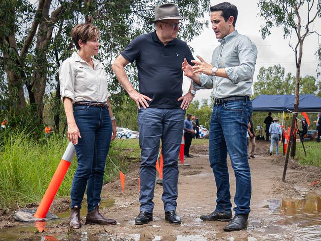 6/02/2025: Prime Minister Anthony Albanese with Queensland Premier David Crisafulli and Minister for Emergency Management and Cities Jenny McAllister visit the Ollera Creek Bridge, north of Townsville following flooding in Far North Queensland. Picture: PMO