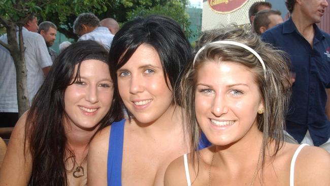 TCP TIMEOUT 15/12/2006 - Rachael, Skye and Amy at Shenanigans for Timeout Keywords / Pubs / Clubs / Socials / Timeout