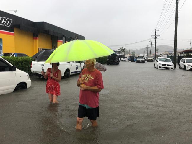Flooding on Currumbin Creek Road on December 17 at midday Photo: Glenn Hampson
