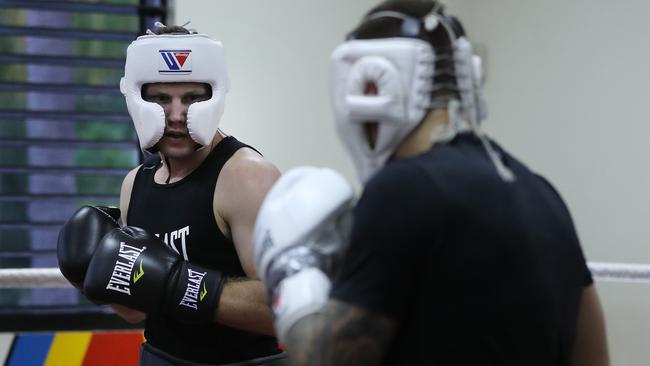 Jeff Horn spars with hot prospect Liam Paro.