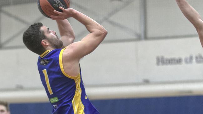 Idan Shamis of Maccabi was a key defensive pillar. Photo: Basketball Victoria.