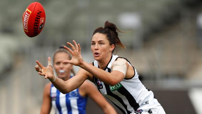 Sharni Layton playing for the Collingwood Magpies in the AFLW semi-final against North Melbourne in 2020. (Photo by Dylan Burns/AFL Photos via Getty Images)