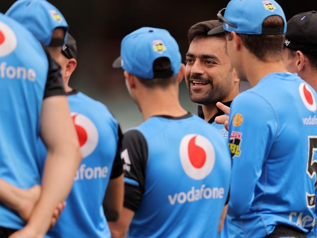 Khan receives a cap for playing 50 BBL matches before taking on the Melbourne Stars.