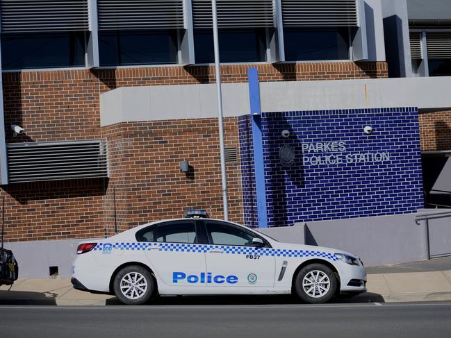 WEEKEND TELEGRAPHS SPECIAL. MUST TALK WITH PIC ED JEFF DARMANIN BEFORE PUBLISHING.,   Forbes 37 GD Car outside Parkes Police Station