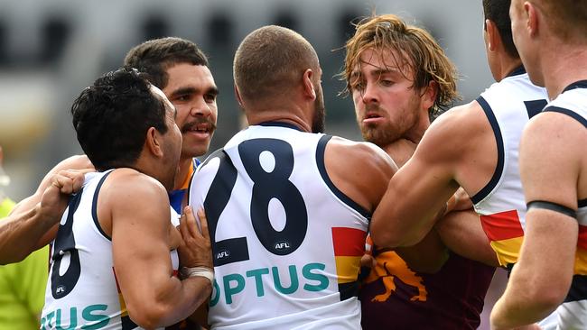 Former Crow Cameron Ellis-Yolmen (No.28) got up close and personal with new teammate Rhys Mathieson last year. Pic: AAP