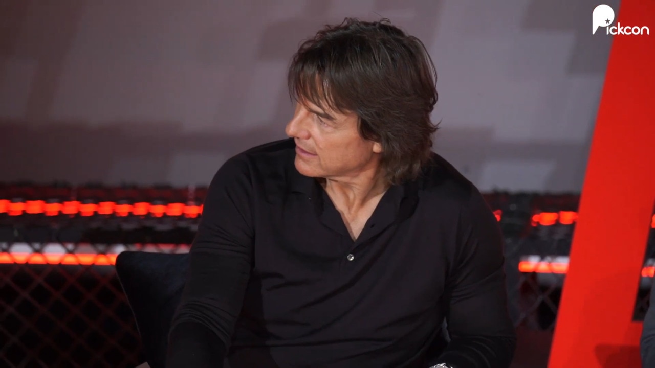 Tom Cruise shuts down reporter's question