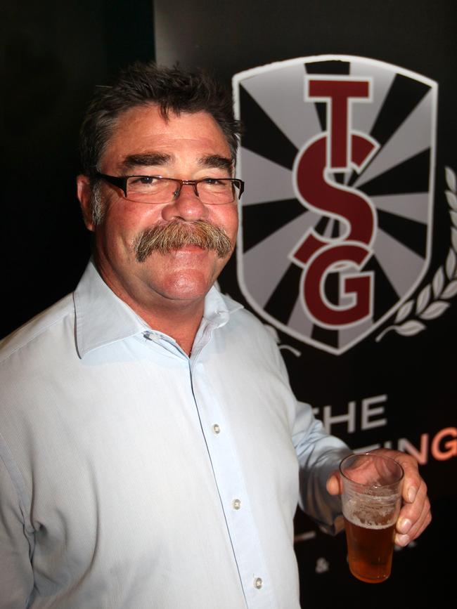 Australian cricket legend David Boon was feted with he put away 52 tins of beer on a Sydney to London flight in 1989.