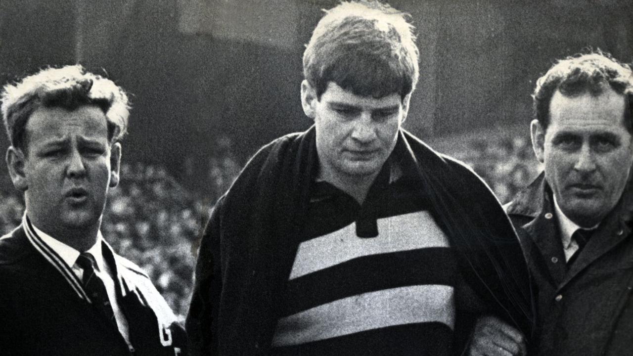 Kevin Threlfall (right) with Sam Newman and trainer Barry Finn. Picture: Geelong Advertiser/Bob Gartland collection