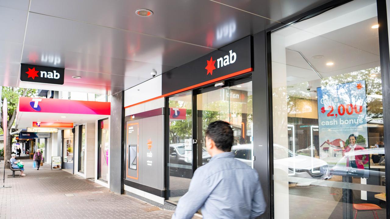 The NAB fraud team gets more than 2,500 calls a day from customers. Picture: NCA NewsWire / Morgan Sette