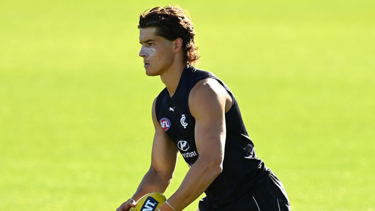 MELBOURNE, AUSTRALIA - DECEMBER 14: Liam Stocker of the Blues kicks during a Carlton Blues AFL training session at Ikon Park on December 14, 2020 in Melbourne, Australia. (Photo by Quinn Rooney/Getty Images)