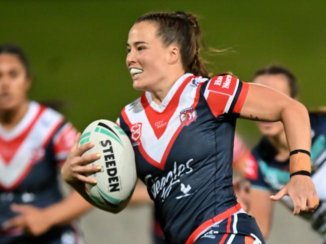 SYDNEY, AUSTRALIA - SEPTEMBER 16: Isabelle Kelly of the Roosters runs with the ball during the round nine NRLW match between Sydney Roosters and North Queensland Cowboys at Netstrata Jubilee Stadium, on September 16, 2023, in Sydney, Australia. (Photo by Izhar Khan/Getty Images)